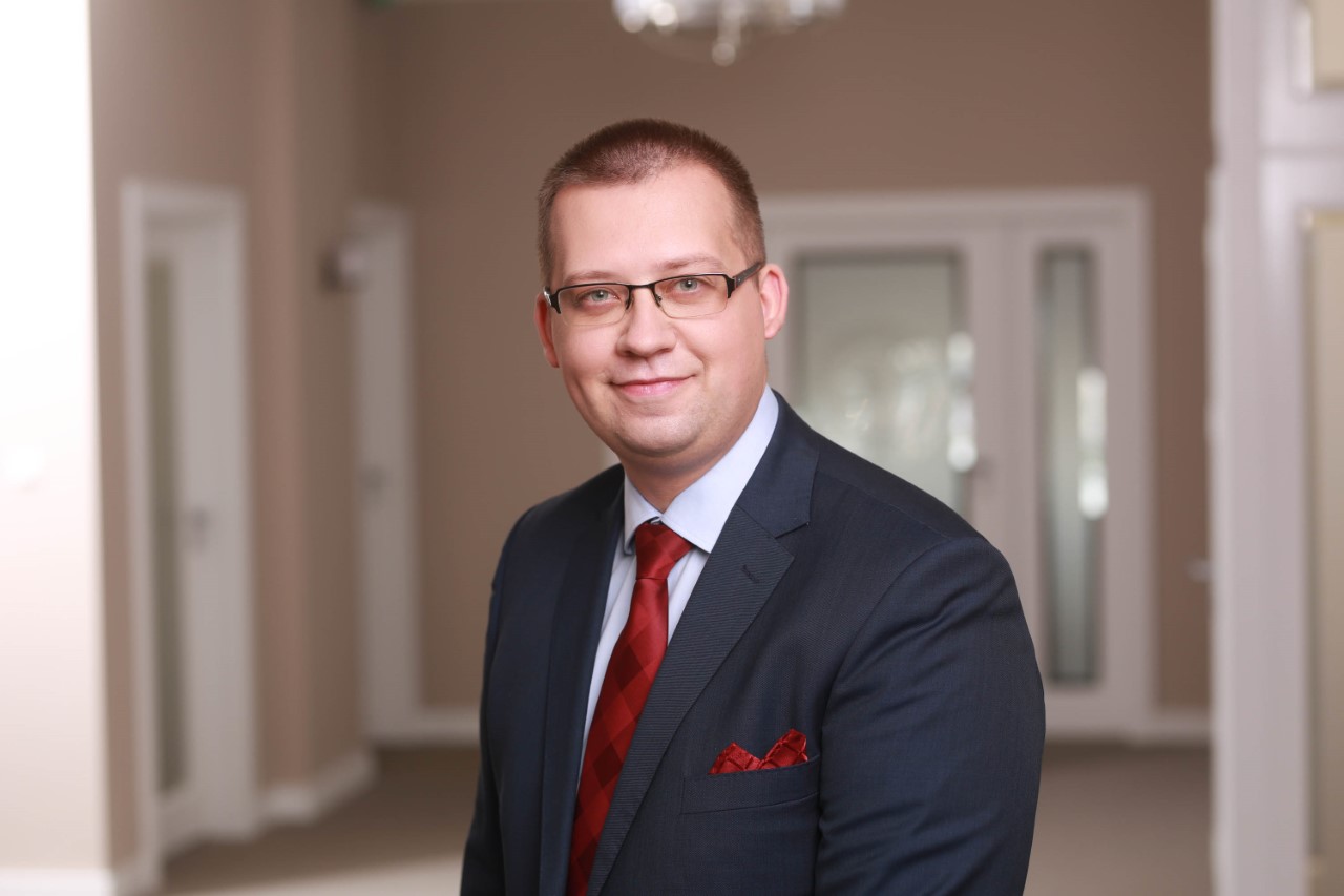 Łukasz Bernaciński: Prawo małego pacjenta do kontaktu z bliskimi w czasie epidemii – możliwe ograniczenia, bez całkowitego zakazu