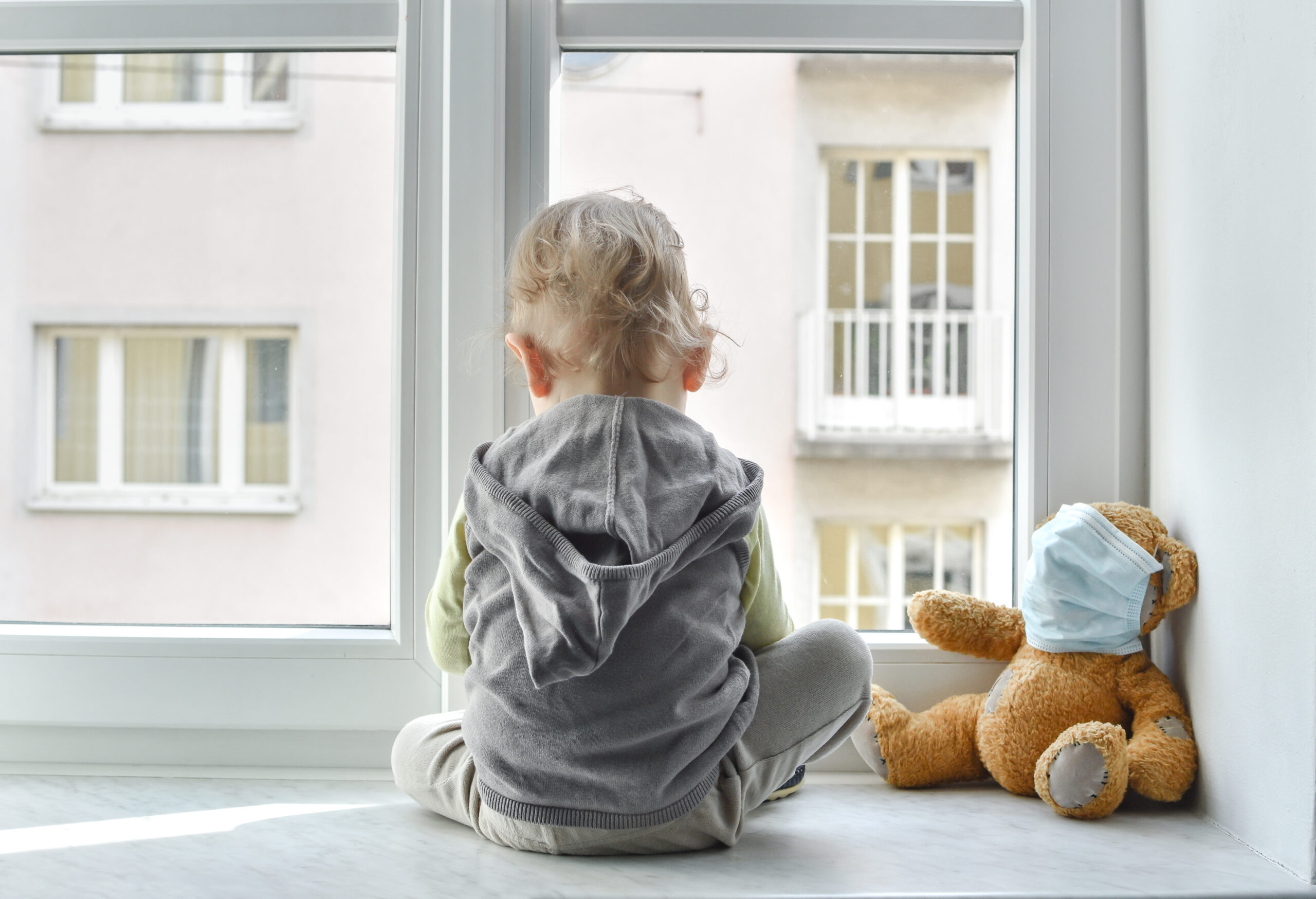 Pandemia obnaża wady systemu opieki nad dziećmi i dyskryminację części rodziców