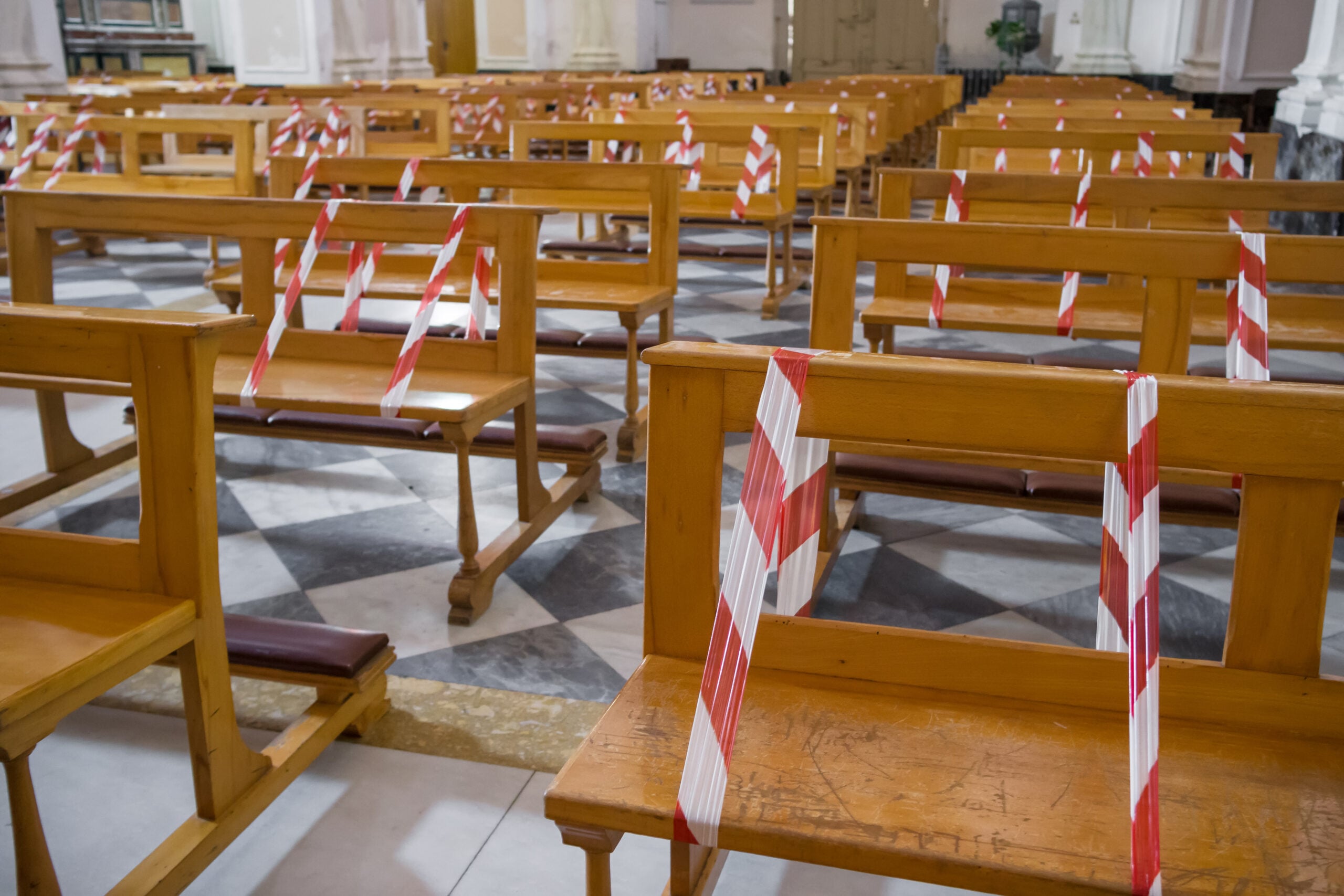 Obostrzenia dotyczące kultu religijnego nie spełniają wymogów Konstytucji – opinia Ordo Iuris