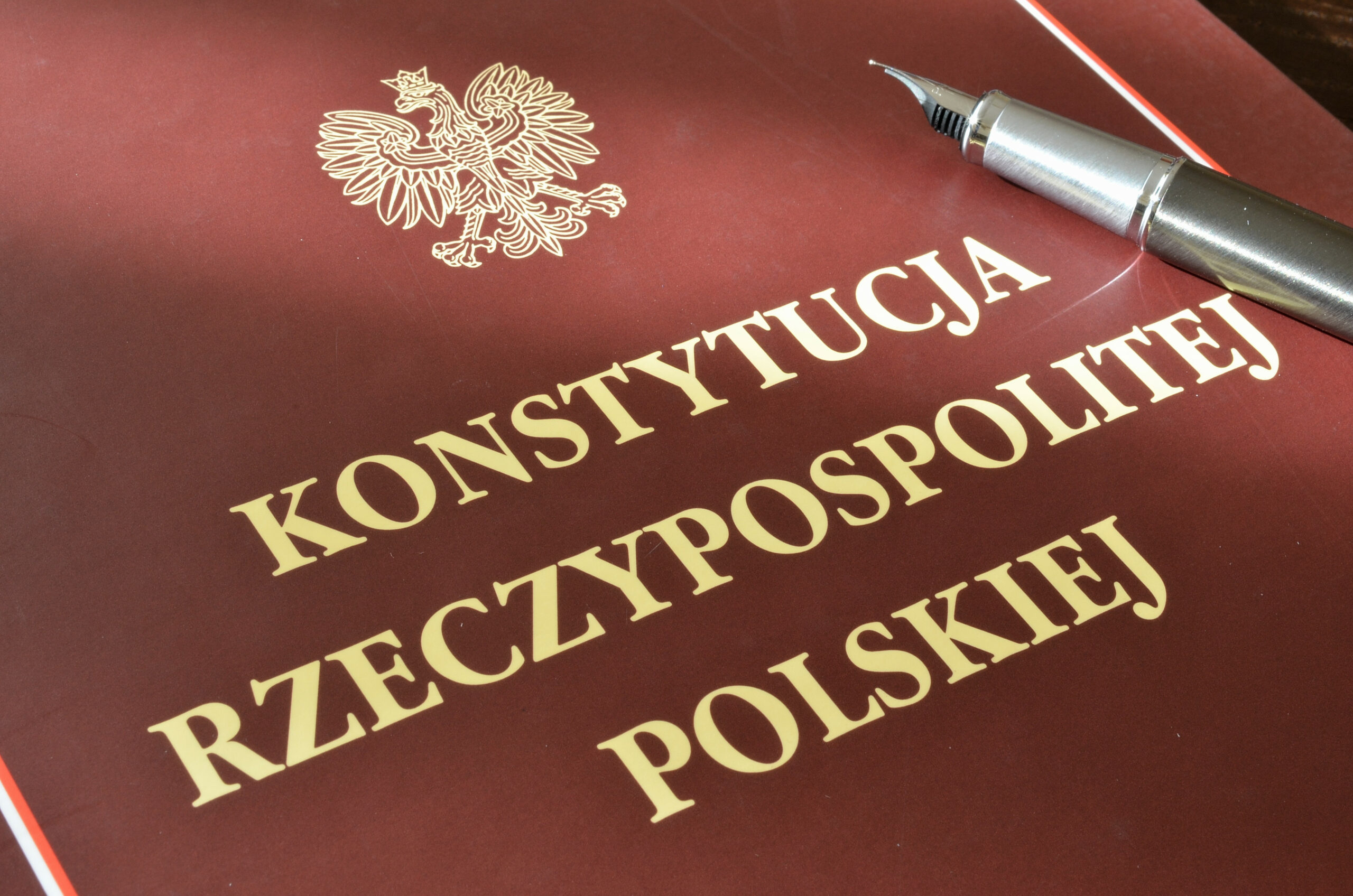 Konstytucjonaliści: Samorządowa Karta Praw Rodzin realizuje wzorce zawarte w ustawie zasadniczej