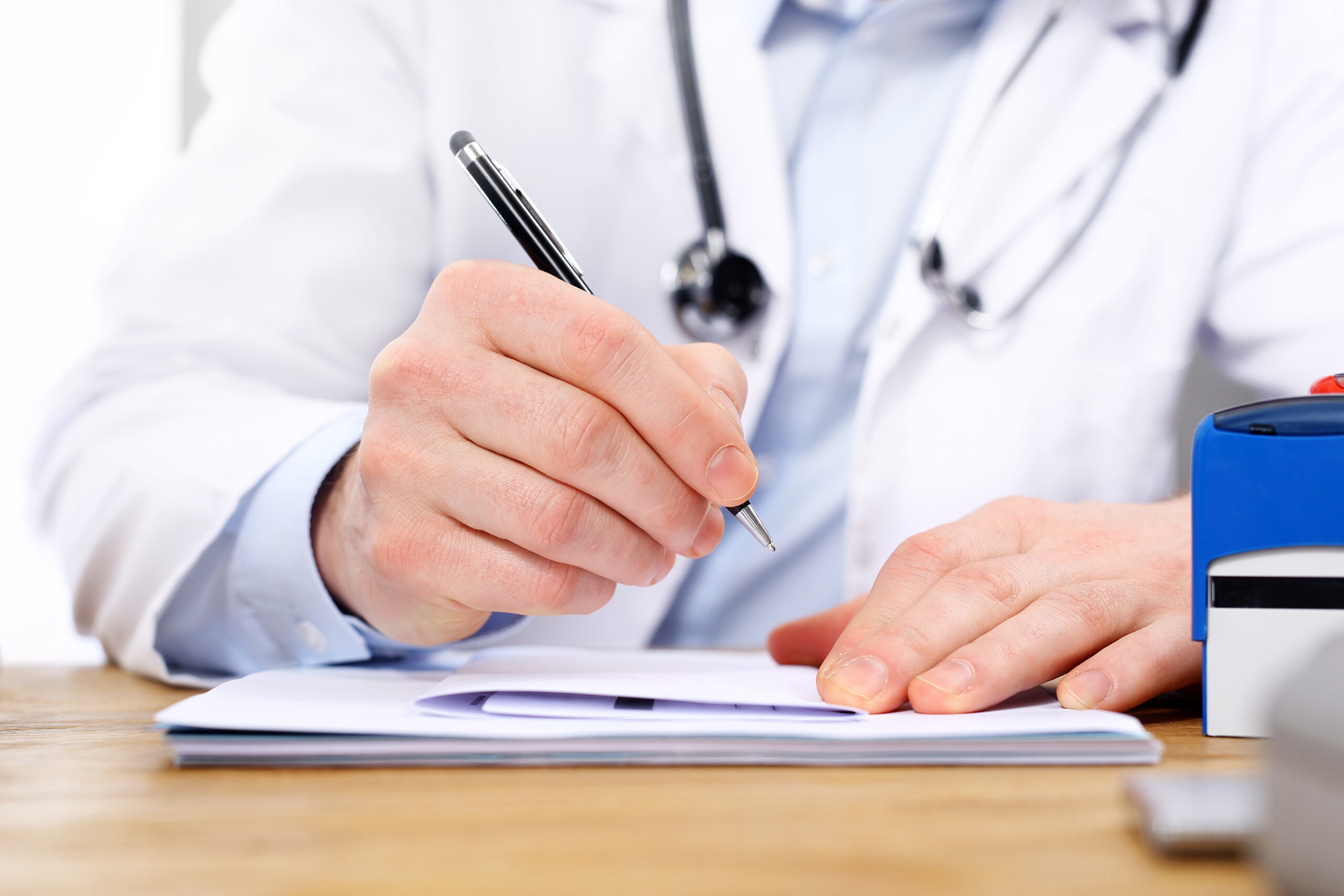 Konstytucja nie pozwala Izbom Lekarskim na nieograniczone karanie lekarzy – analiza Ordo Iuris