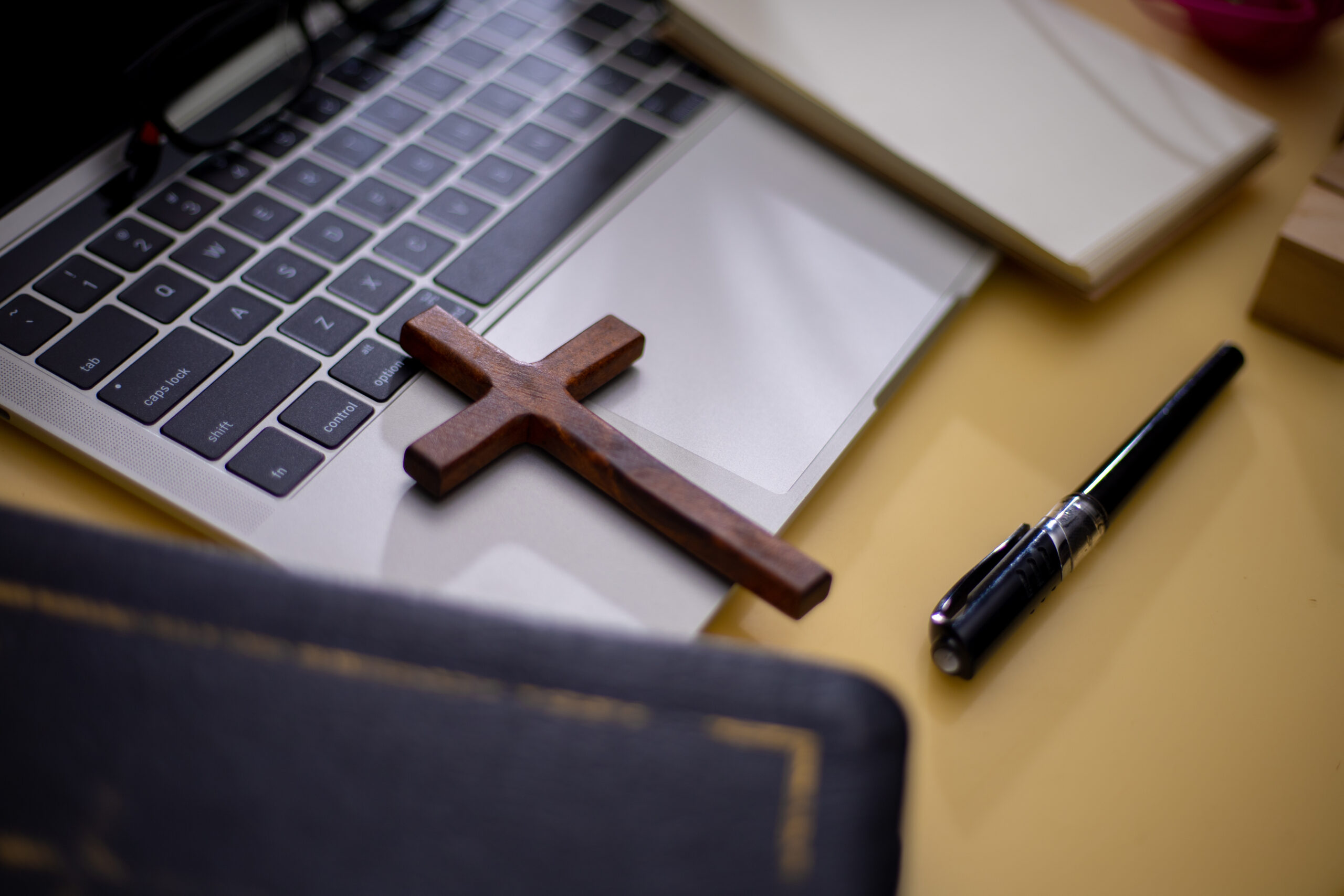 Dyskryminacja pod pozorem „neutralności światopoglądowej”. Cykl „Gdy piłują chrześcijan…”