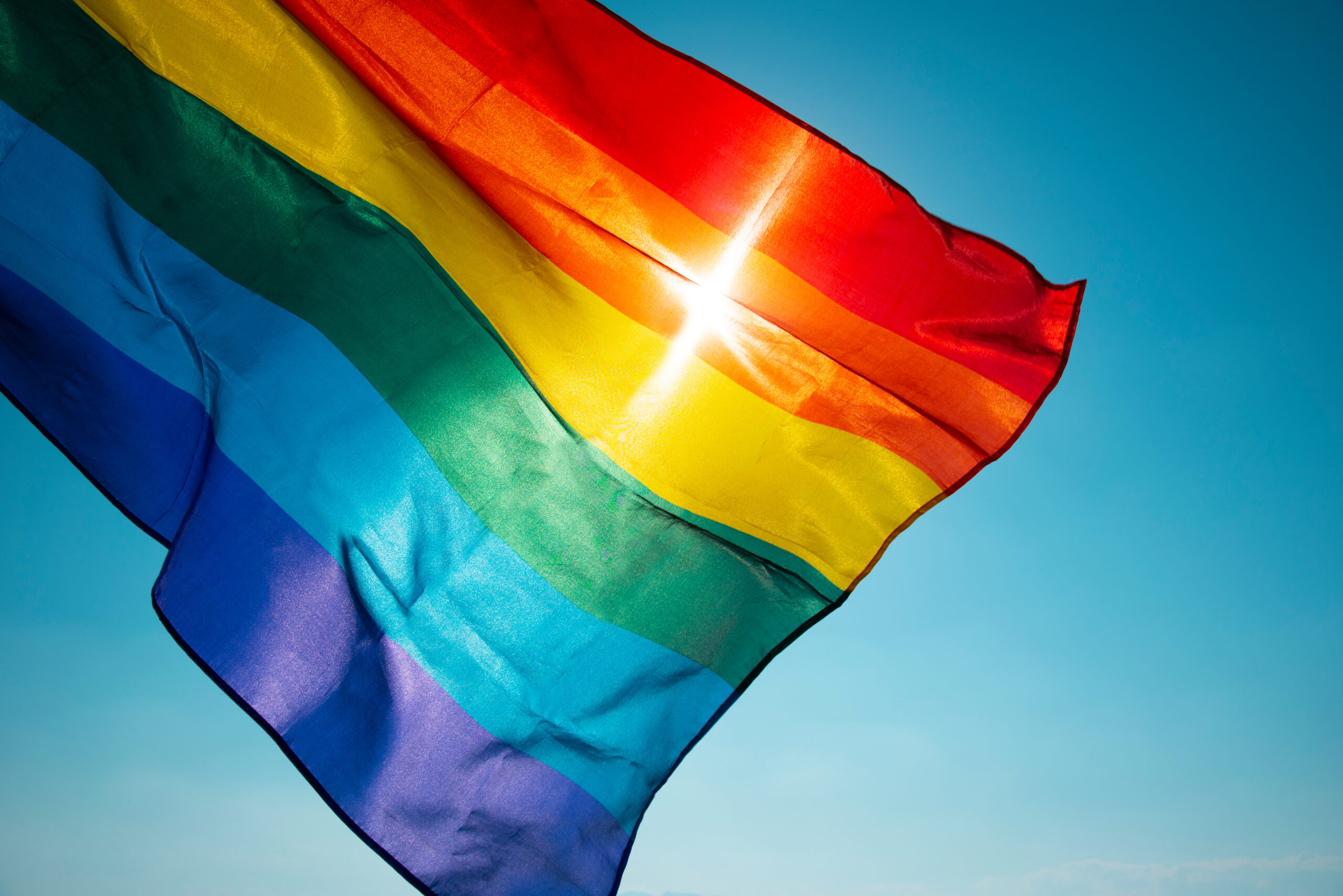 Co zrobić, gdy na szkolnych korytarzach wiszą „tęczowe” flagi oraz plakaty promujące treści ruchu LGBT?