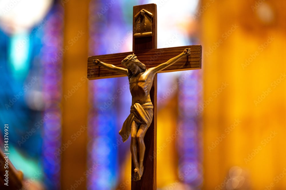 Krzyż w koszu, prawda we mgle