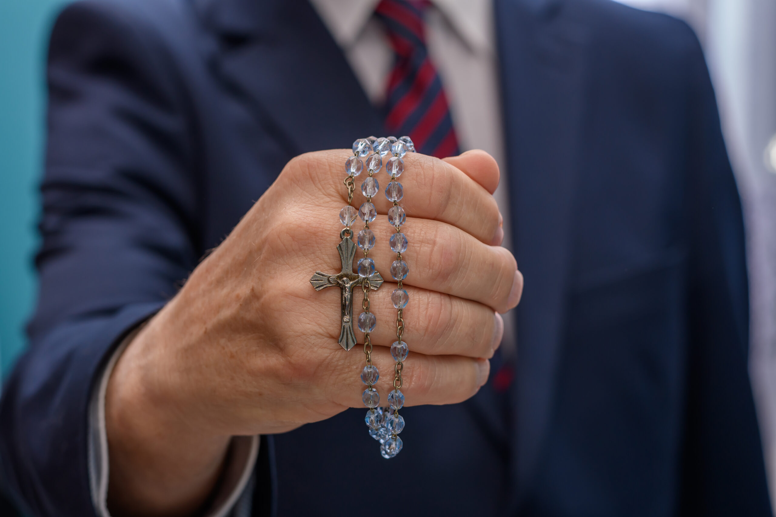 “Bezstronność” nie jest “neutralnością”. Polemika z opinią liberalną