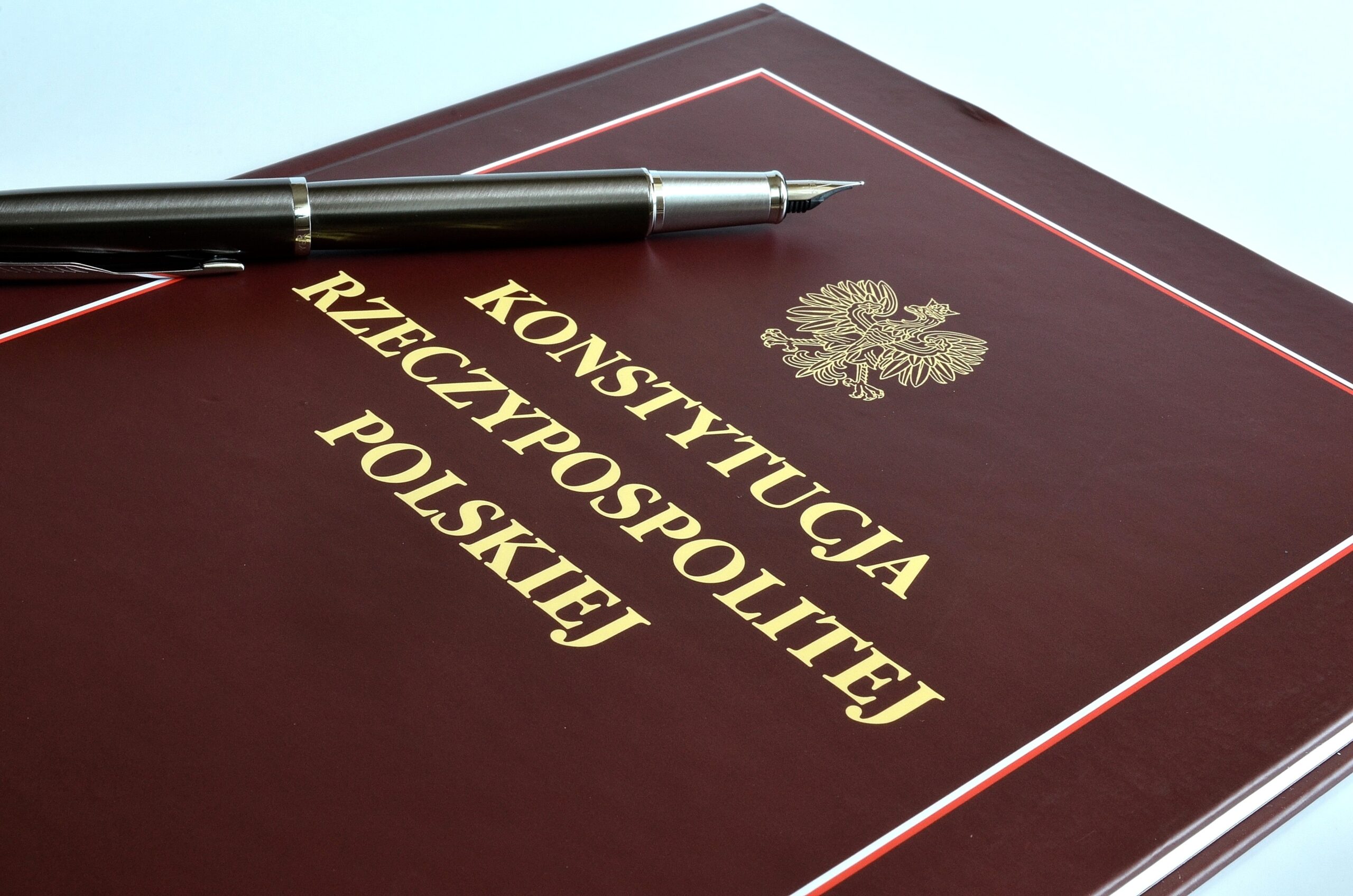 Remedium na brak zaufania obywateli do państwa? Autonomia a polski porządek prawny