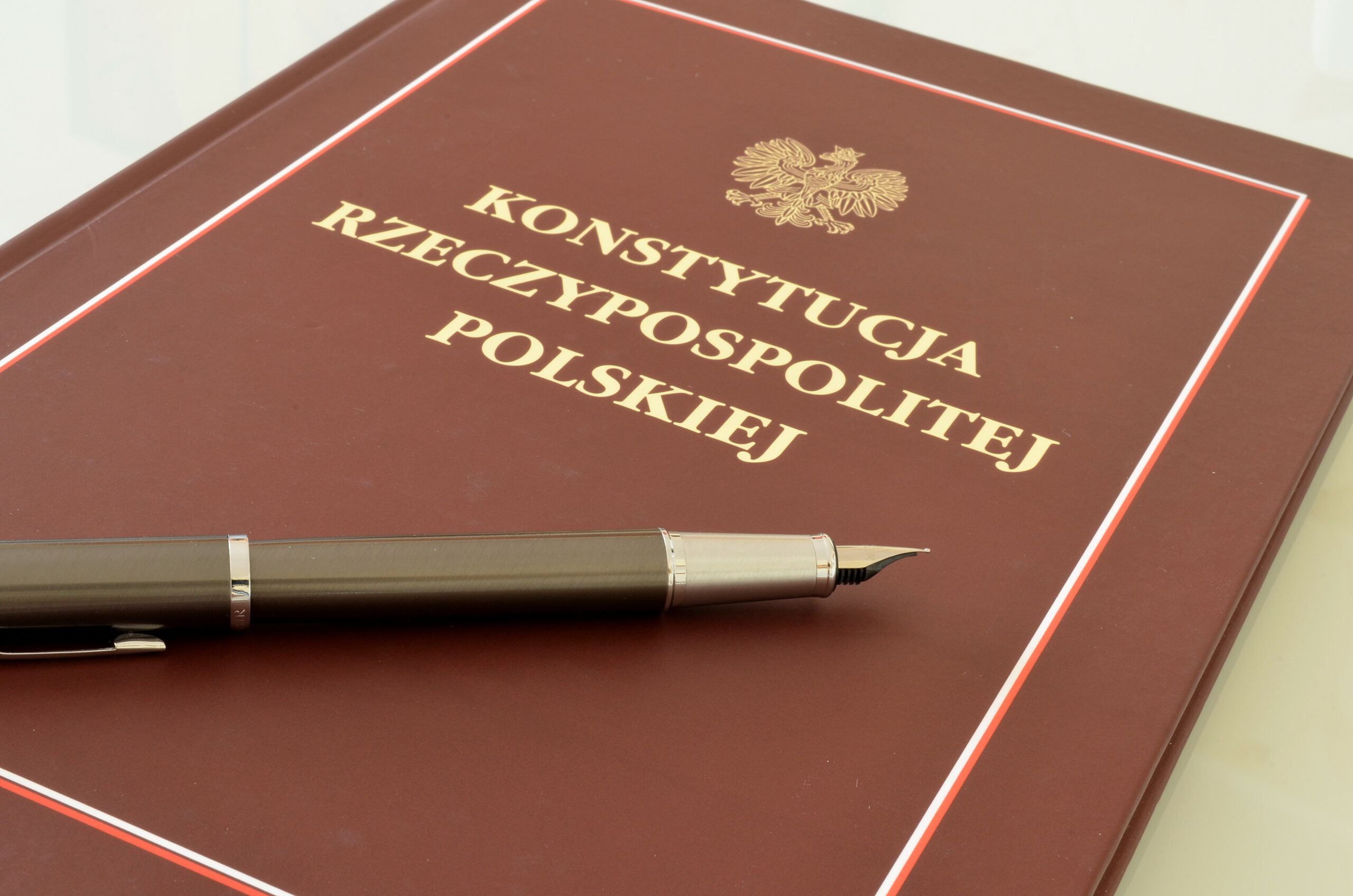 Konieczność udowadniania własnej niewinności? Nowa definicja zgwałcenia w świetle Konstytucji