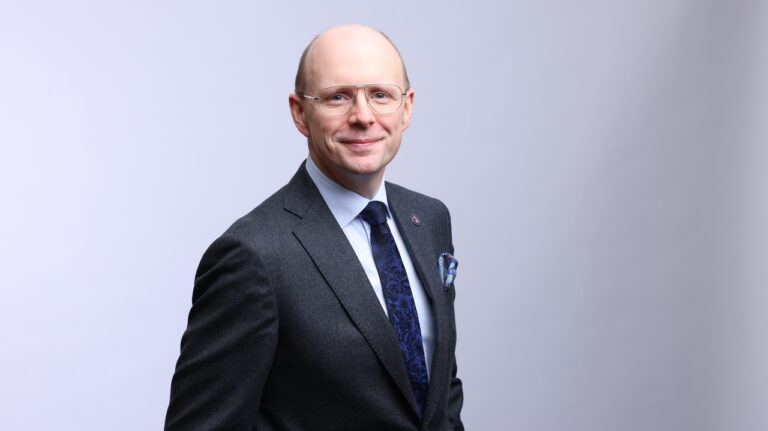 Sędziowie, prawo, naród. Kto tak naprawdę rządzi w demokracji? Konferencja z udziałem Jerzego Kwaśniewskiego
