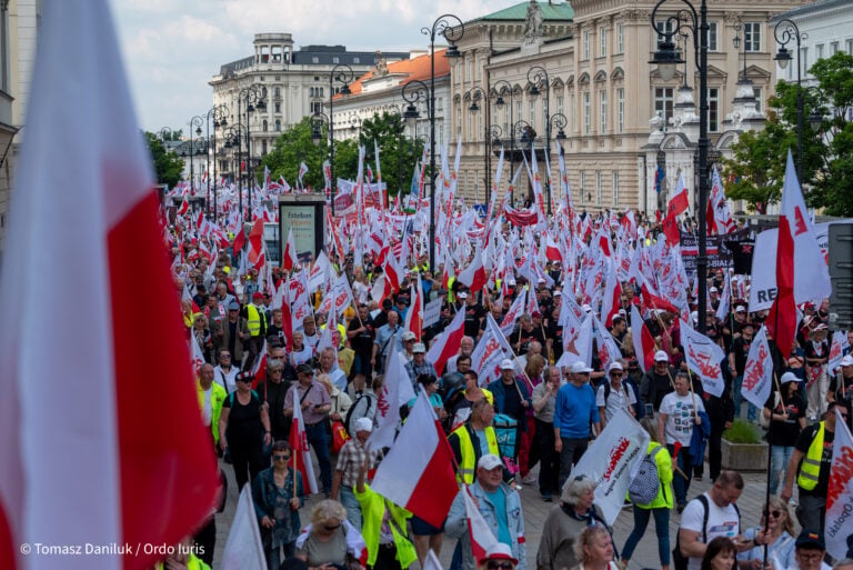 Wielki, bezpieczny marsz przeciwników Zielonego Ładu – sprawozdanie obserwatorów Ordo Iuris