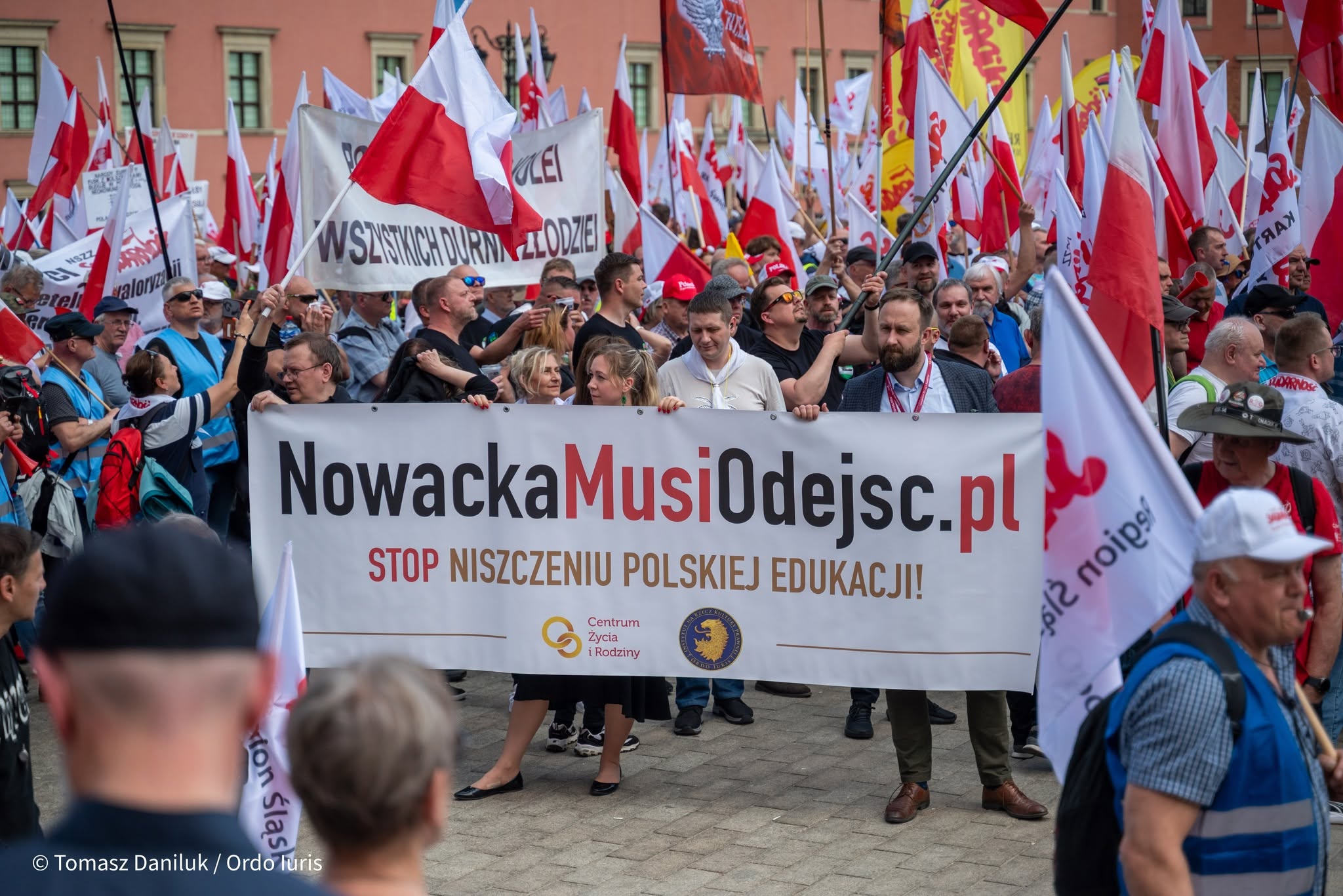 KROPS apeluje do liderów opozycji. Osiem postulatów w obronie polskiej szkoły