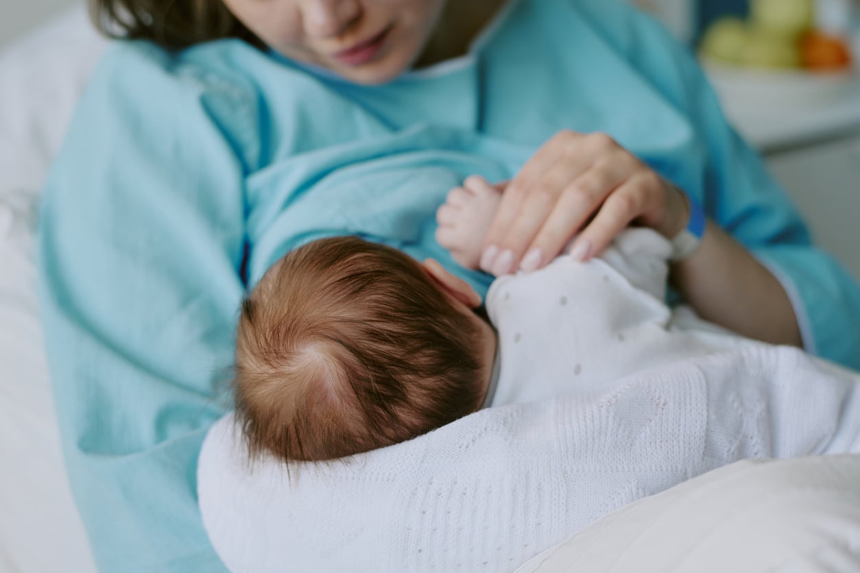 Zamówili dziecko i domagali się jego zabicia. Walka surogacyjnej matki o prawo do opieki nad synem