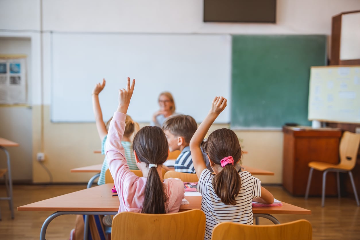 Jak znaleźć szkołę bezpieczną dla dziecka? Rozmowa z koordynatorem programu Szkoła Przyjazna Rodzinie